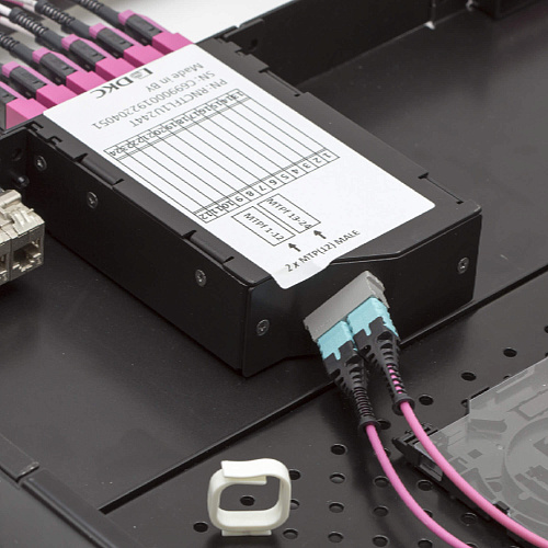 Оптическая патч-панель для установки 4 претерминированых кассет или адаптерных планок, 1U, черная